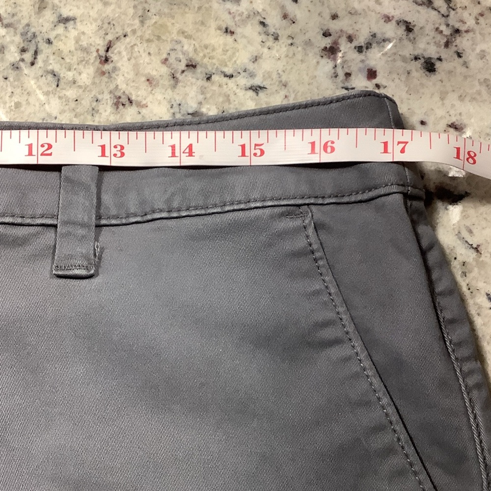 a new day Bundle of 2 Women's Tan and Gray Cargo Shorts WORN ONCE - Picture 15 of 16
